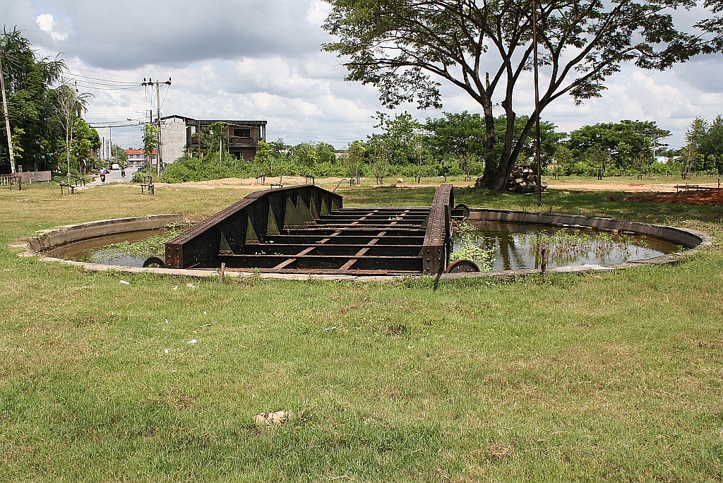 Seit dem Ende der Dampflokzeit in den 1970ern ist die Drehscheibe im Bf. Kantang ausser Betrieb, 25.Oktober 2010.