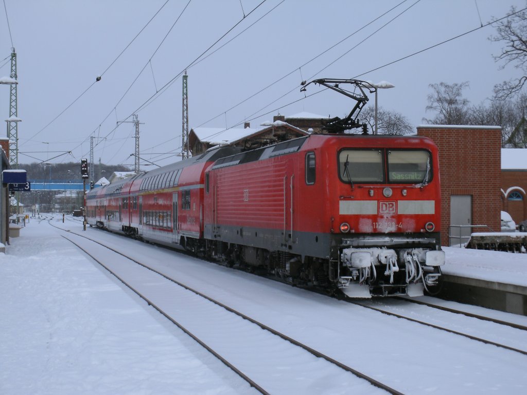 Seit ein paar Tagen schon ist 112 133 auf Rgen im Einsatz.So auch am 02.Februar 2012 als Sie den RE 13011 Rostock-Sassnitz aus Bergen/Rgen schob. 