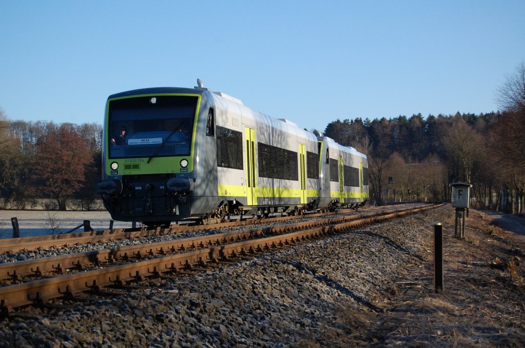 Seit einigen Wochen fahren zwei Regio-Shuttles von Agilis fr die NordWestbahn auf der RB 84: Hier VT 650.704 und VT 650.706 als NWB 75651 (RB 84) Paderborn Hbf - Holzminden, kurz vor Bad Driburg, 07.03.2011.