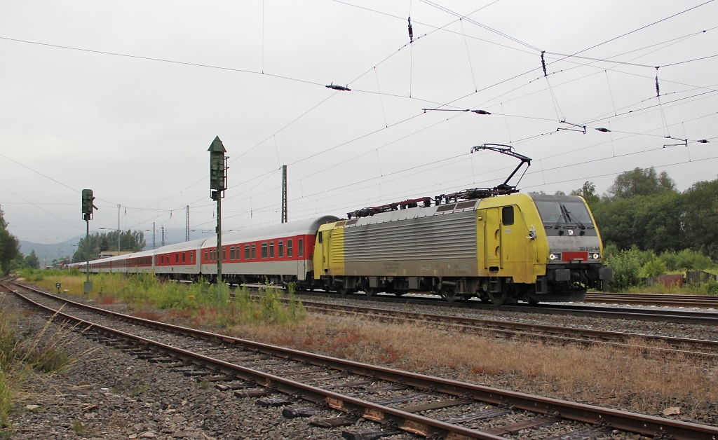Seit Fahrplanwechsel fhrt dieser AZ von Berlin nach Narbonne Sonntags Abends mit 189 915-2 (ES 64 F4-015). Aufgenommen am 03.07.2011 in Eschwege West.