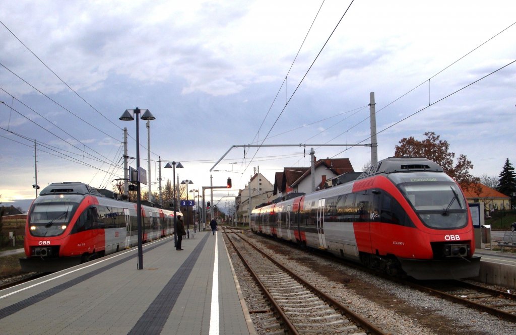 Seit Fahrplanwechsel verkehren auf der neu elektrifizierten Neusiedlerseebahn Talent-Zweisystemtriebfahrzeuge. Hier 4124 008-6 und 4124 031-8 im Bahnhof Eisenstadt. 24.12.09