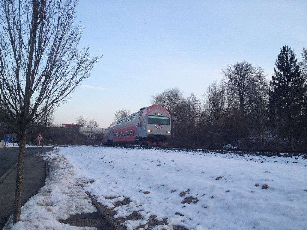 Seit kurzem ist es wieder so weit! Die Morgensonne lsst es zu das man ab sofort wieder R 8553 auf seinem Weg nach Wies-Eibiswald fotographieren kann. So geschehen am 19.02.2013 kurz vor der Einfahrt in den Bahnhof Lannach.