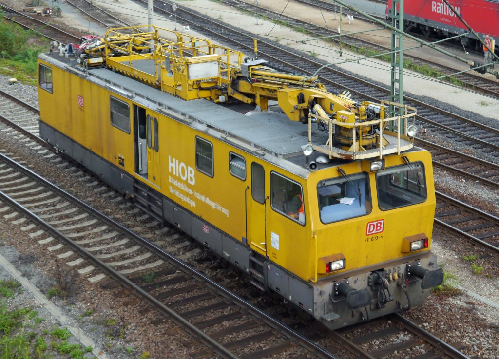 Seit ber einem Jahr wieder ein neues Bild des 711 003 bei bb.de! Hier fhrt er im Rangierbahnhof Mannheim. (07.08.12)