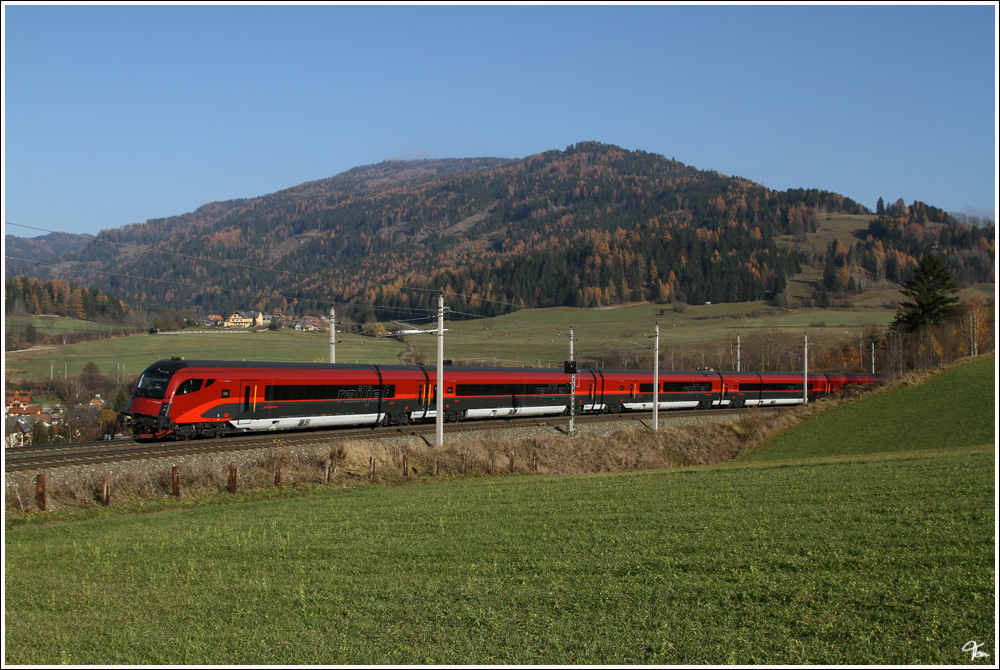 Seit einer Woche gibt es nun auch den railjet auf der Strecke Wien - Villach.
Hier bezwingt 1116 240 mit railjet 533 den Neumarkter Sattel. 
St.Lorenzen bei Scheifling 12.11.2011