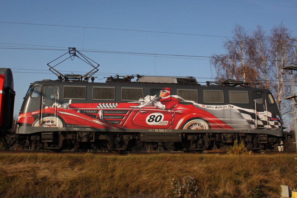 Seitenansicht der 115 509.Aufgenommen am 19.11.11 in Krefeld-Hohenbudberg.