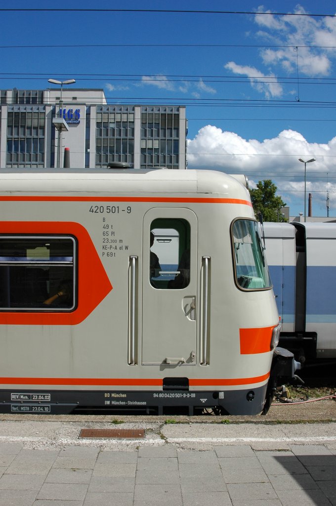 Seitenansicht des 420 001 am 07.06.09 als Sonderzug nach Ismaning in M�nchen Ost