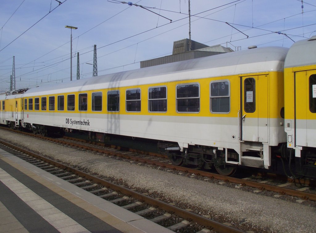 Seitenansicht eines Bim 547.5 der DB Systemtechnik am 27. Mrz 2012 im Bahnhof Lichtenfels.