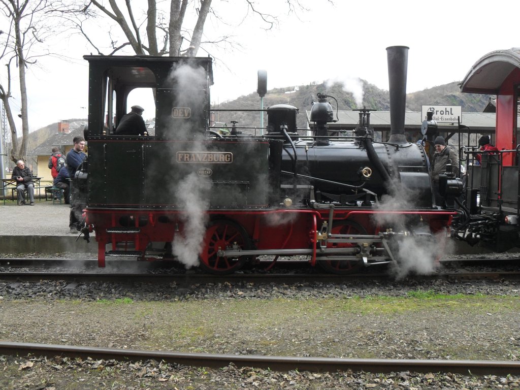 Seitenansicht der Lok  Franzburg ,die am 4.4.10 im Bahnhof Brohl der Brohltalbahn stand.