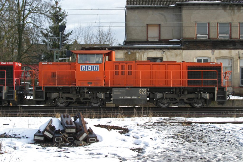 Seitenansicht von RBH 823 am 24.12.09 in Ratingen-Lintorf