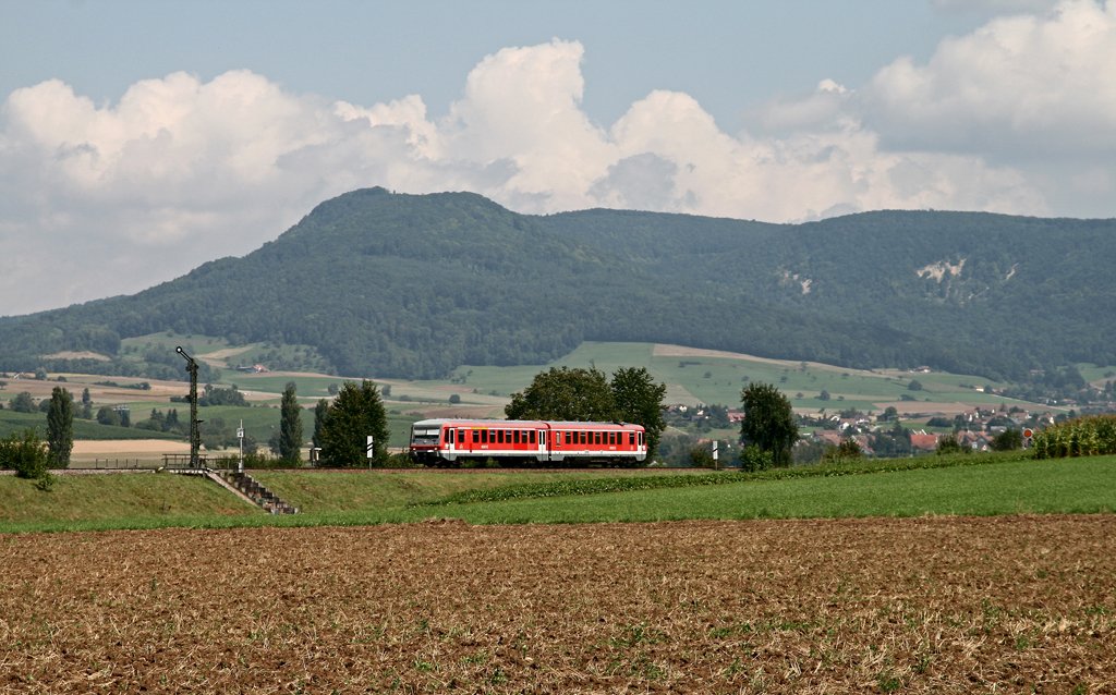 Selten sind die Einstze der Haltinger 628 mittlerweile geworden. Am 18. August 2009 rollt 628 702 als RB 31244 von Schaffhausen nach Erzingen (Baden) zwischen Neunkirch und Wilchingen-Hallau gemtlich durch den schnen Klettgau.
