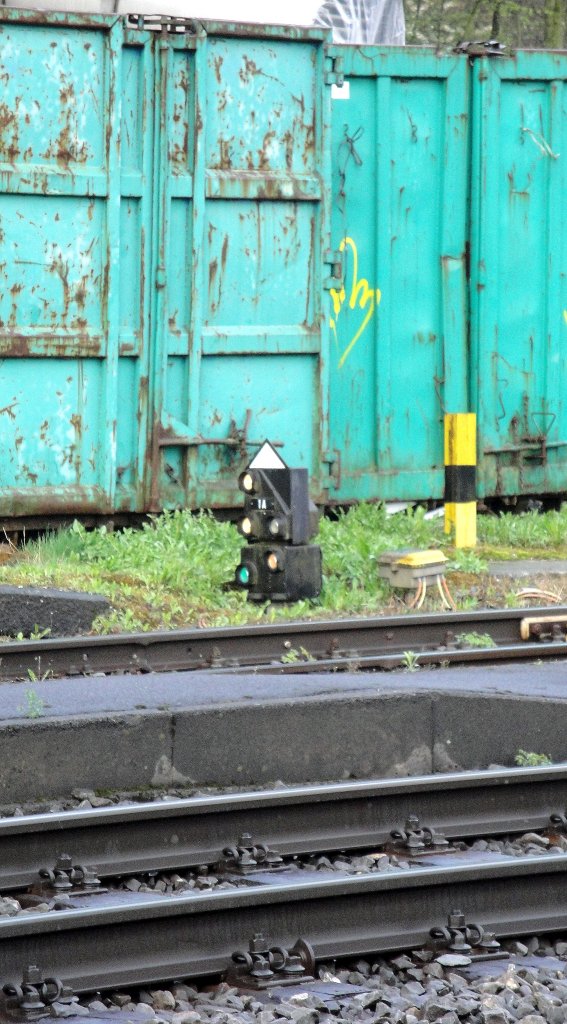 Seltenheit in der Signalwelt: Zwerg mit Abfahrbefehl, wie in Hornussen. (12.04.12)