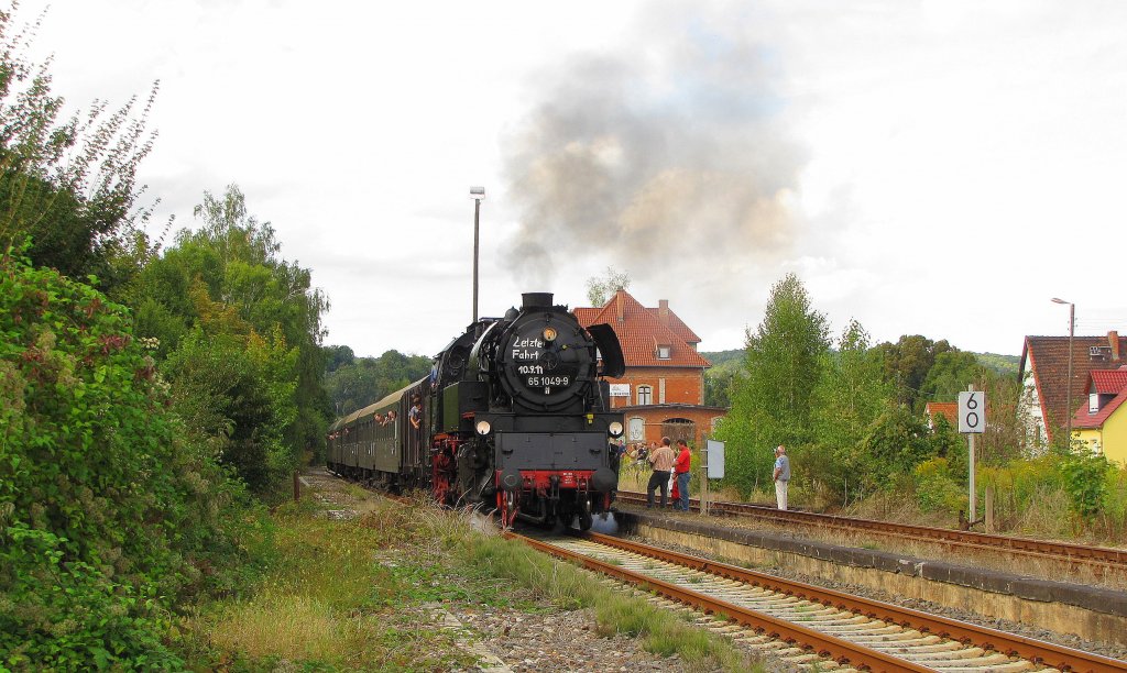 SEM 65 1049-9 auf ihrer letzten Fahrt mit dem DPE 2488 nach Chemnitz Hbf, bei der Ausfahrt in Freyburg; 10.09.2011