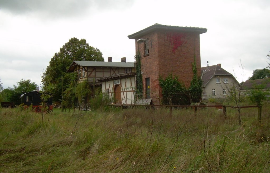 Sep. 2007, Brssow, stillgelegter Bf der Prenzlauer Kreisbahnen - Gott sei Dank von privat erhalten.