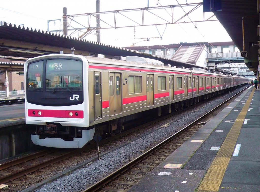 Serie 205: Keiyô-Linie - Einer der neusten Züge mit westseitigem Steuerwagen KUHA 204-114 in Soga, 27.November 2009.