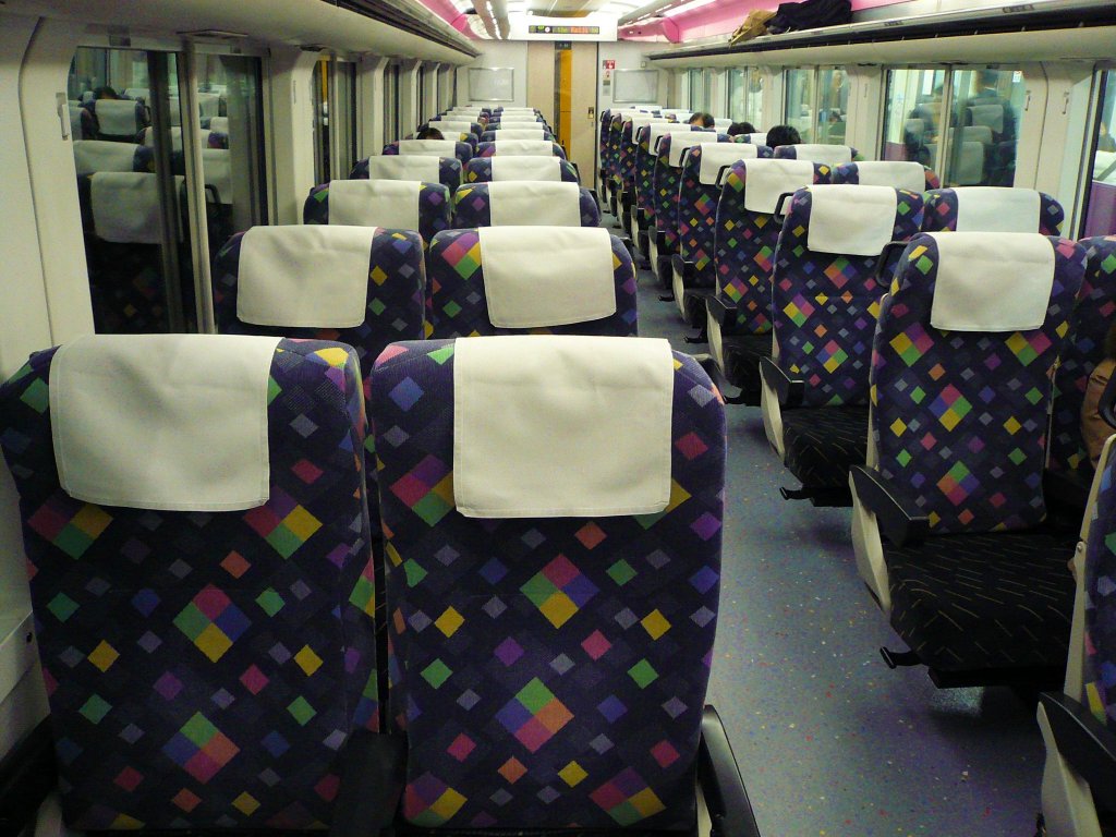 Serie 257: Blick ins Innere des nicht motorisierten Wagens SAHA 257-11, 24.November 2009. 