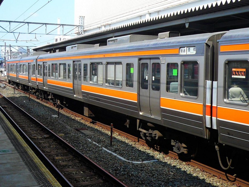 Serie 311: Der unmotorisierte Zwischenwagen SAHA 311-8 (サハ311-8) in Toyohashi, 27.September 2009. 