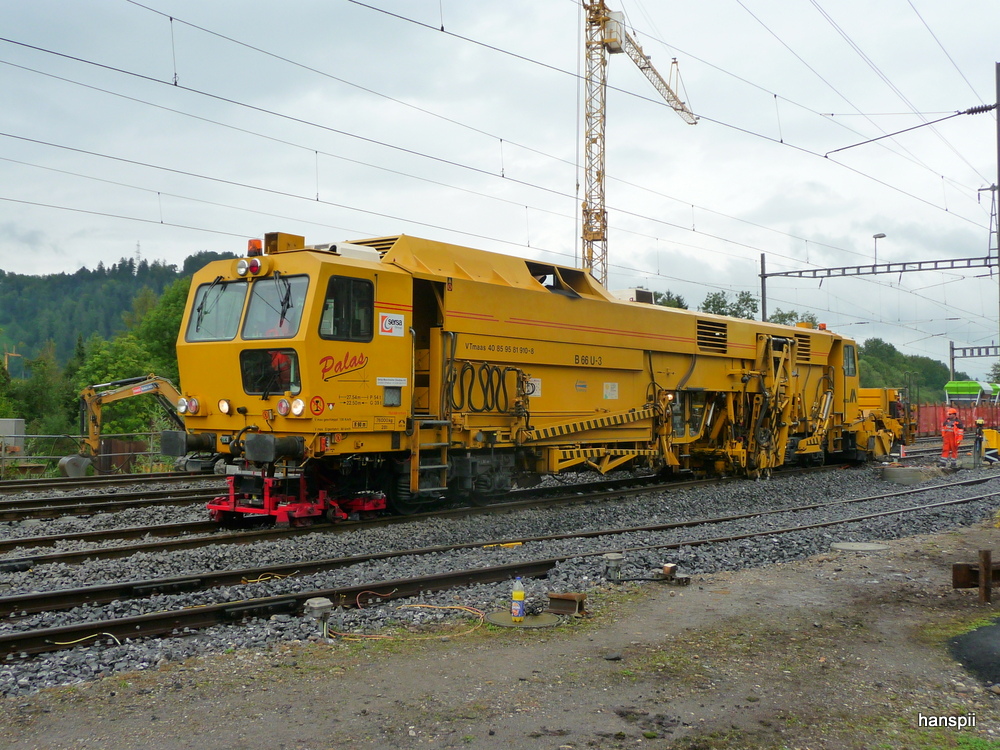 Sersa -  Vtmaas 40 85 95 81 910-8 in Hasle -Regsau am 22.09.2012 .. Bild endstand auf einem Provisorischen Fussweg fr bls Fahrgste (Bahnersatz mit Bus nach Langnau) anlsslich des Umbau des Strassenberganges