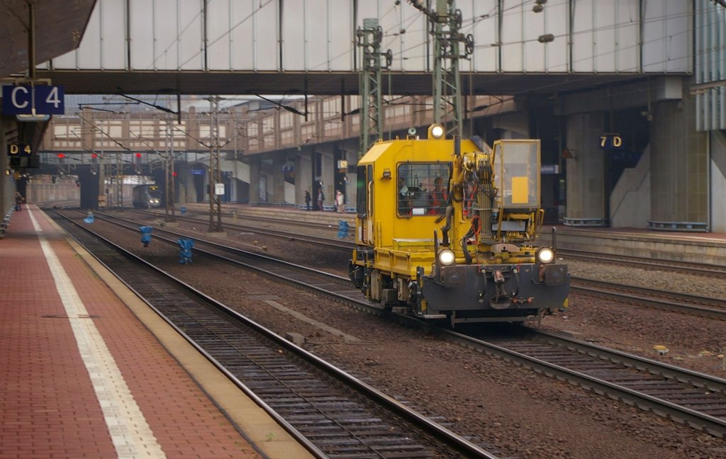 Servicefahrzeug der DB Netz Instandhaltung auf der Rckfahrt nach dem Einsatz am 24.10.2012.