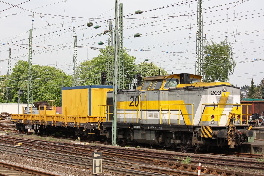 SGL V180.07 stand am 29.4.12 abgestellt in Solingen Hbf.