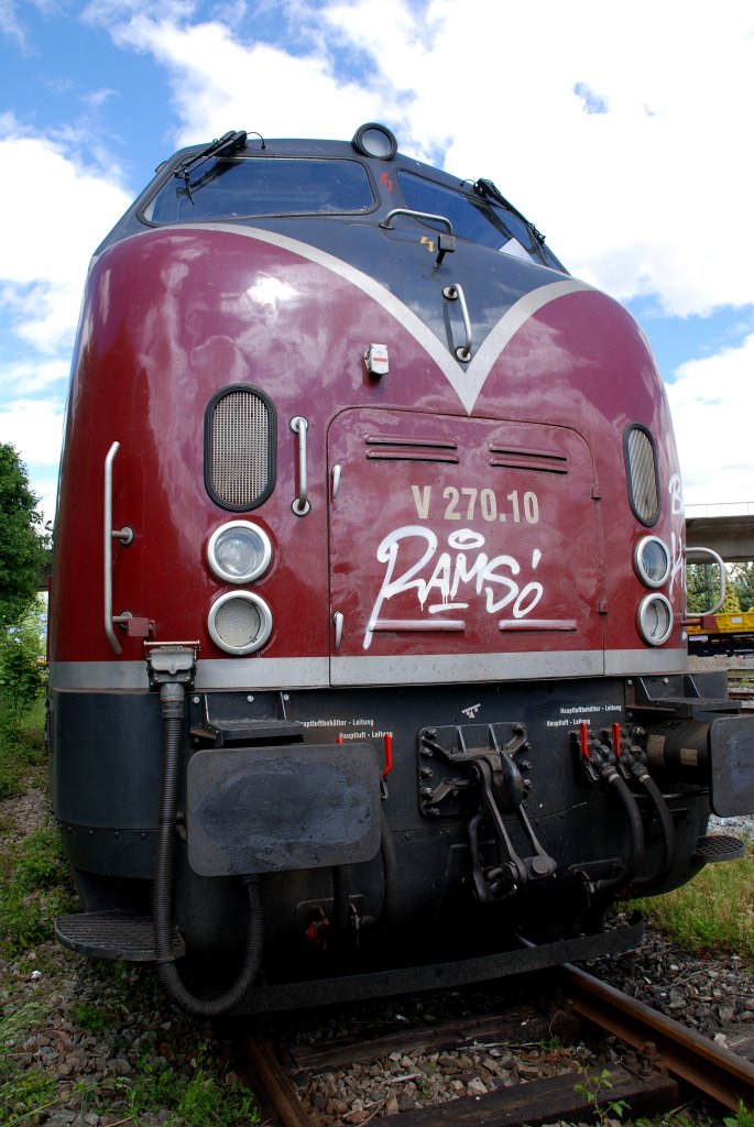 SGL V270.10 (221 124) abgestellt bei Gleisarbeiten in Rosenheim am 20.05.2013
Fhrerstand 2