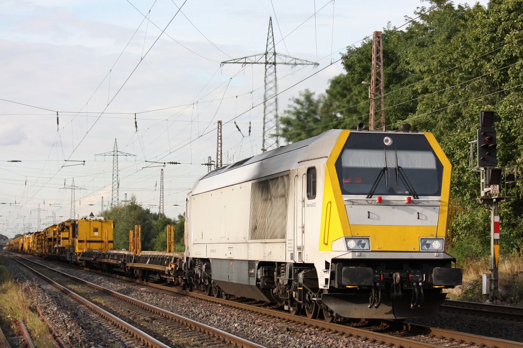 SGL V400.15 (263 005/Eigentum Voith) am 20.9.12 mit einem langen Leonard Wei bzw. J.Hubert Bauzug bei der Durchfahrt durch Ratingen-Lintorf.