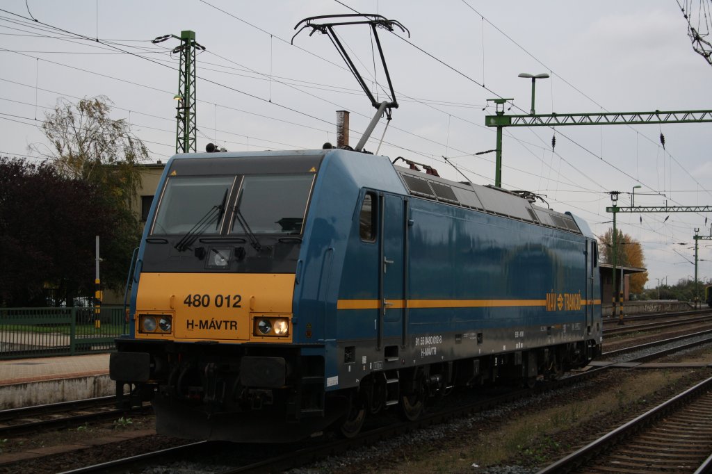 Sichtung aus Sopron (HU) am 28.10.2012: 480 012 beim Rangieren