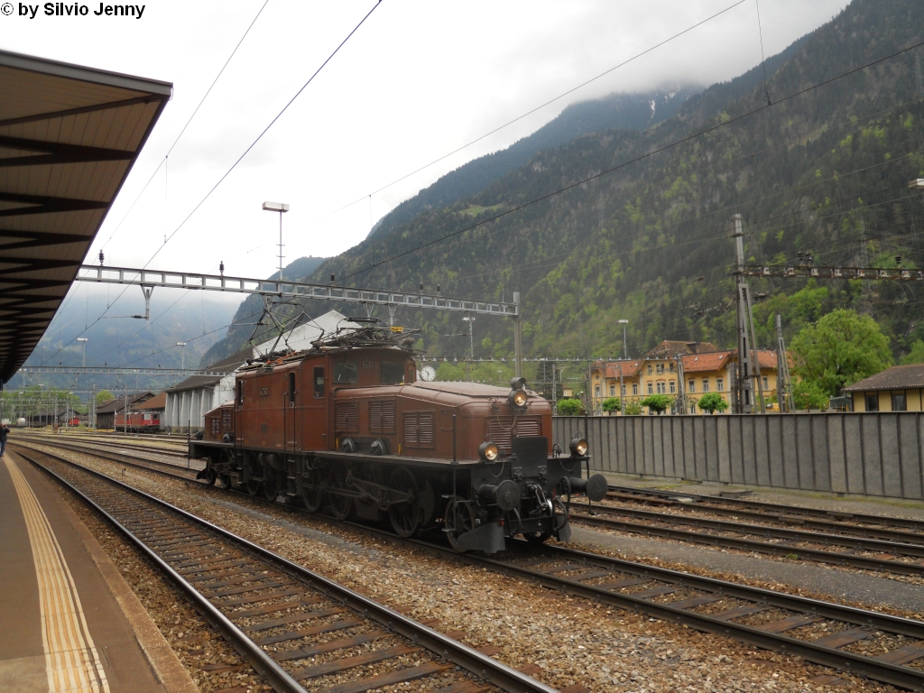 Sie darf bei SBB Historic nicht fehlen; die Legende, das Krokodil. Jahrelang prgten sie die Traktion am Gotthard, und lernten den Dampflokomotiven das frchten. Wie es sich fr einen Pionier der Eisenbahn gehrt, berlebten von den Krokodilen zahlreiche Exemplare, sei das als Ausstellungsstck in einem Museum, oder wie hier, als betriebsfhige Lokomotive. Leider ist die hier im Bild zu sehende Ce 6/8'' 14253 die einzige Betriebsfhige Ce 6/8''.
