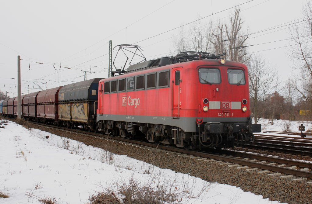Sie fahren und fahren und fahren... :-) 140 811-1 mit einem Ganzzug Kohlewagen in Leipzig-Thekla. Fotografiert am 04.02.2010. Gru auch an den netten Fotokollegen von heute Nachmittag. 