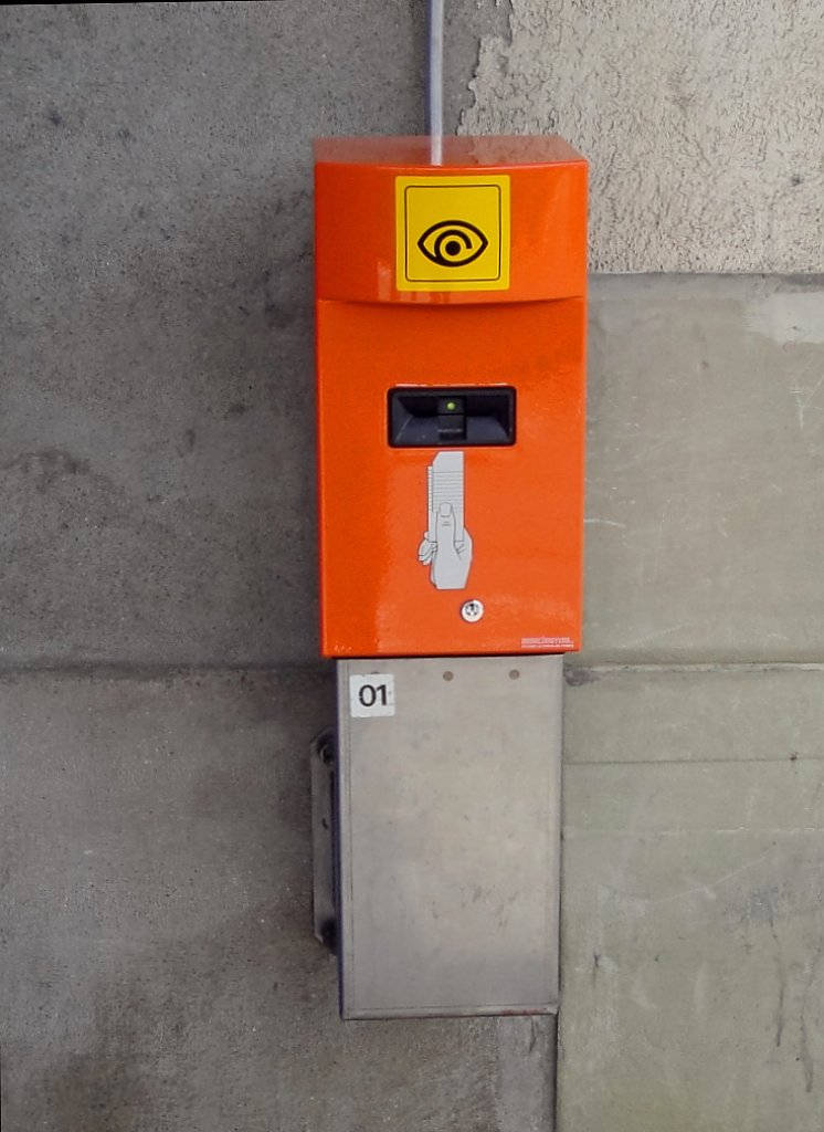 Sie verbreiten sich: Dies ist ein Fahrkarten-Entwerter der neuen Generation. Der Bahnhof Payerne z. B. hat alle lteren bereits verloren. Das Bestempeln dauert eine halbe Millisekunde lnger und der Besttigungston ist eine Minioktave hher. (07.04.2010)