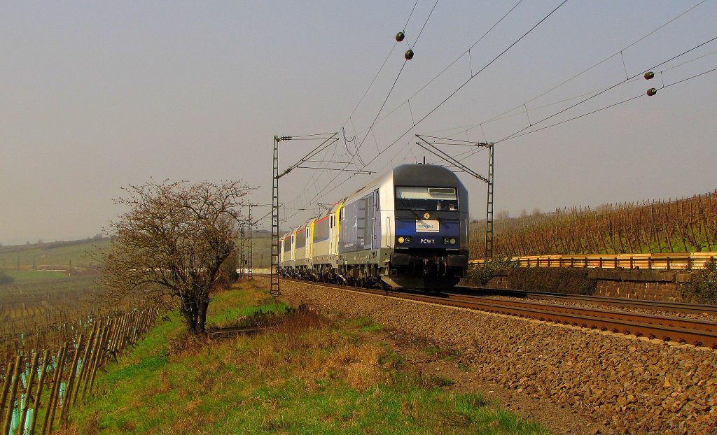 SIEMENS PCW 7 mit vier SCNB E-Loks der BR 18 (Eurosprinter) auf der Fahrt von Klinkum nach München-Allach, am 23.03.2012 bei Erbach (Rheingau).