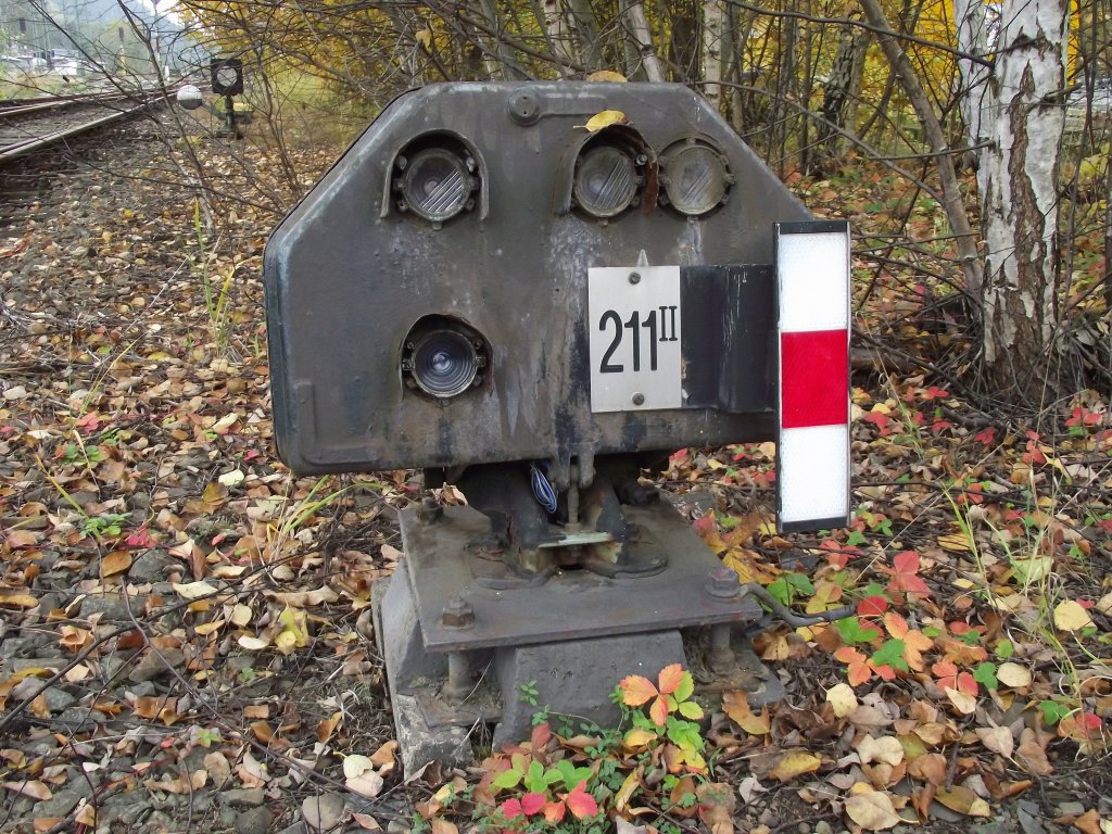 Signal 211 im ehemaligen Bw Pressig-Rothenkirchen hat mittlerweile seinen Dienst beendet ;-) Aufgenommen am 30. Oktober 2011.