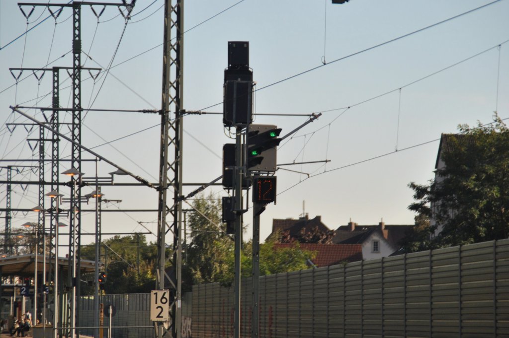 Signal wiederholer zweigt am 22.09.2010 (12) an, das heit hier knnte der Zug mit 120 Km/h rausfahren.