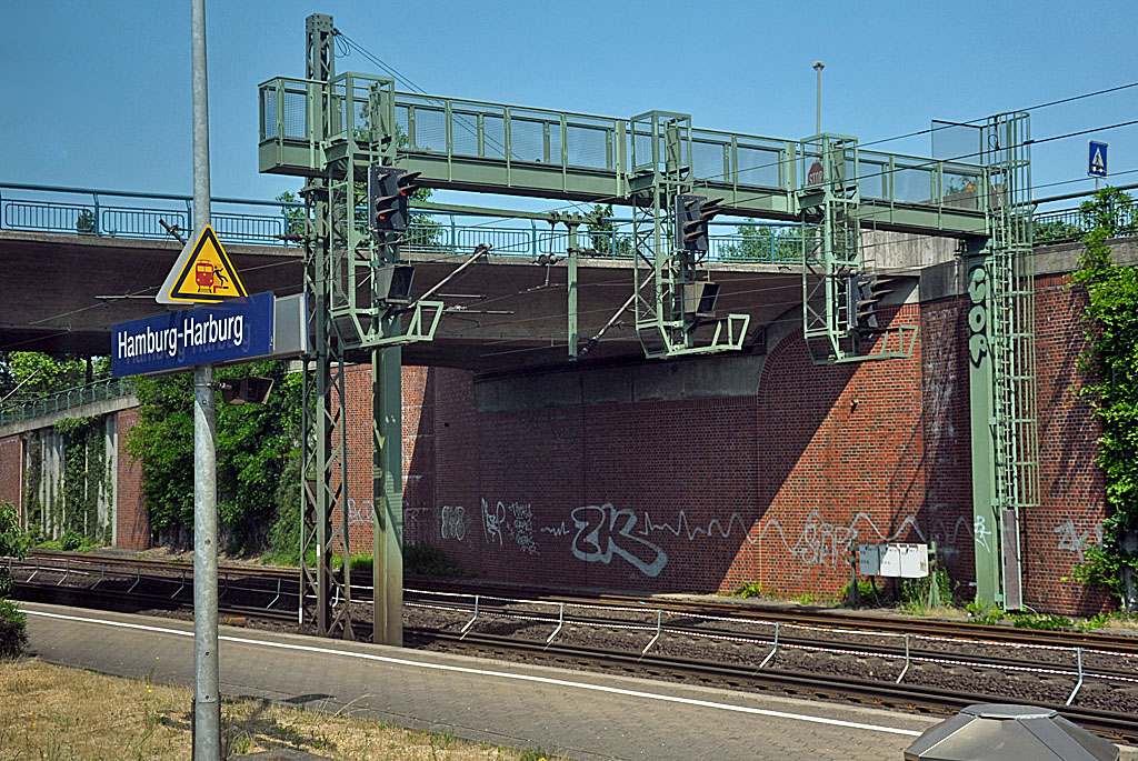 Signalbrcke am Bf Hamburg-Harburg - 12.07.2013