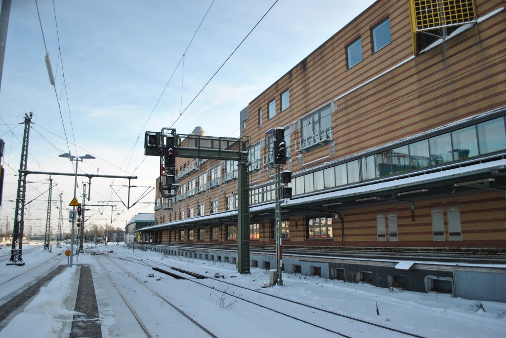 Signalbrcke mit KS-Signalen in Bremen HBF am 25.12.2010.