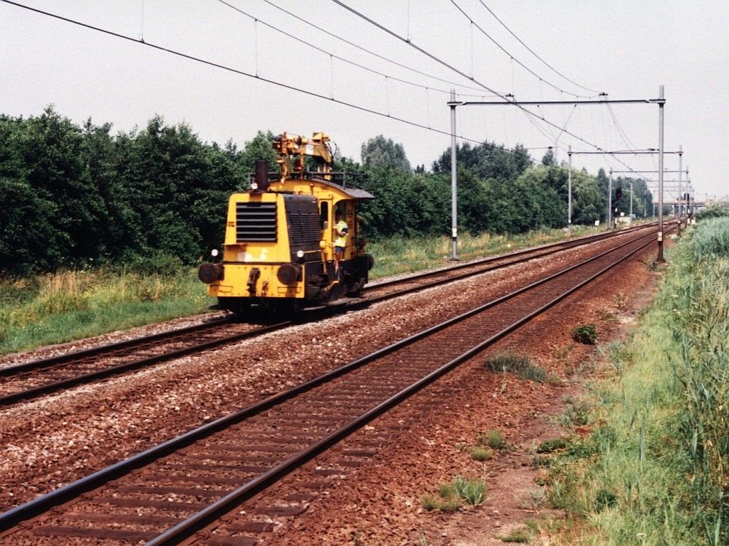 Sik  265 mit Kranausleger auf die Hauptbahn zwischen Rotterdam und Dordrecht bei Barendrecht am 15-7-1994. Bild und scan: Date Jan de Vries.