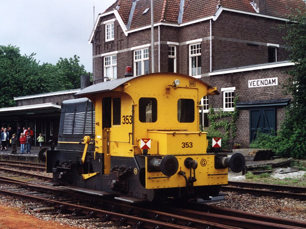 Sik 353 der Stichting Stadskanaal Rail (STAR)  auf Bahnhof Veendam am 25-05-2006.