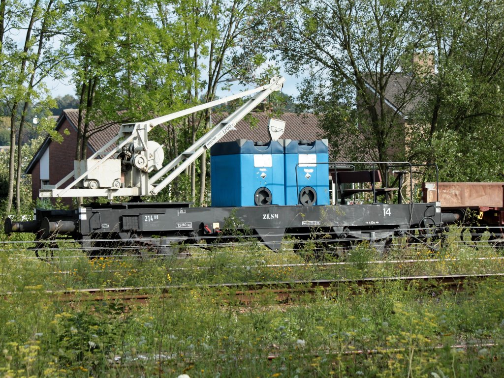 Simple Technik von 1948 die scheinbar immer noch gut funktioniert. Ein zweiachser 1,2 to. Kran der Sdlimburgischen Dampfeisenbahngesellschaft (ZLSM) in Simpelveld (NL) am 28.08.2011. 