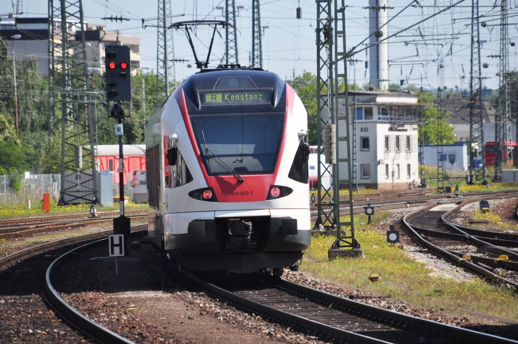 SINGEN/Hohentwiel (Landkreis Konstanz), 06.09.2010, 526 652-3 als Seehas nach Konstanz bei der Ausfahrt