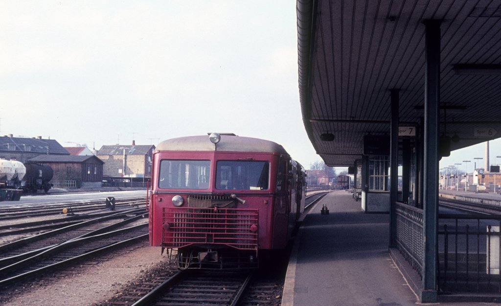 SJS Sm+Sm Bahnhof Roskilde, Gleis 7, am 9. Mrz 1974. 