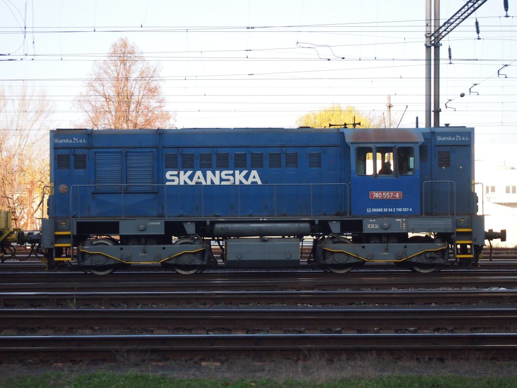 Skanska 740 557 auf Hbf. Kralupy nad Vltavou am 13.11.2012.
