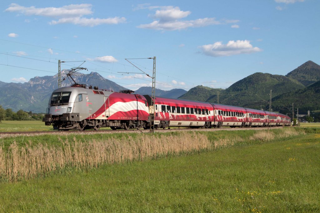  Ski-WM-Zug  als Korridorzug von Kufstein nach Salzburg bei Bernau a. Chiemsee am 15.05.2013