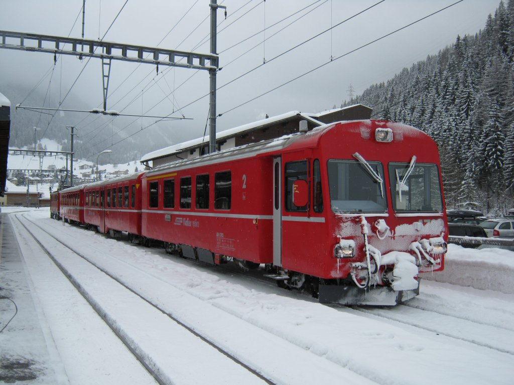 Skizug Davos-Klosters abgestellt in Klosters, 30.01.2010.