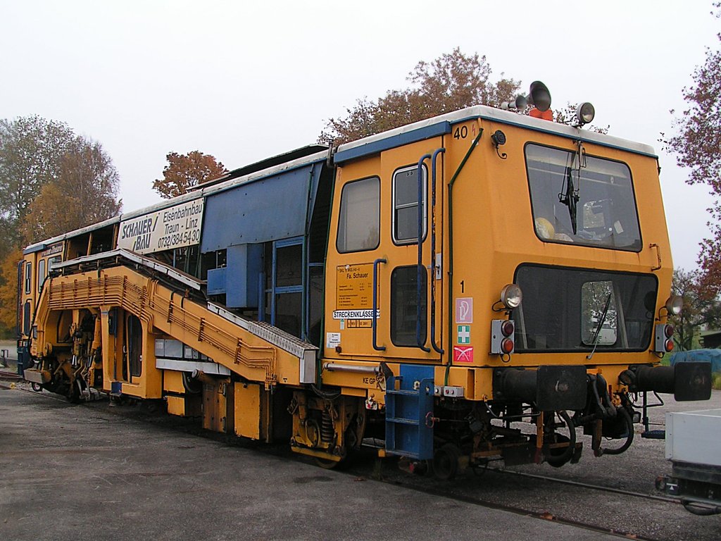 SKL-X962.042-8 (08-275SPU)der Fa. Schauer-Bau EisenBahnbau steht am Bhf. Ried i.I., und harrt seiner weiteren Verwendung;091101