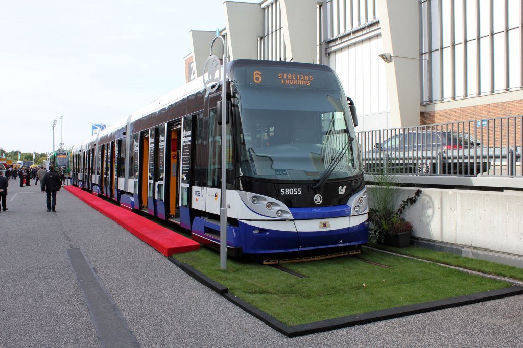 Skoda Niederflurstrassenbahn bestimmt fr die lettische Hauptstadt Riga auf der Innotrans 2012.21.09.2012