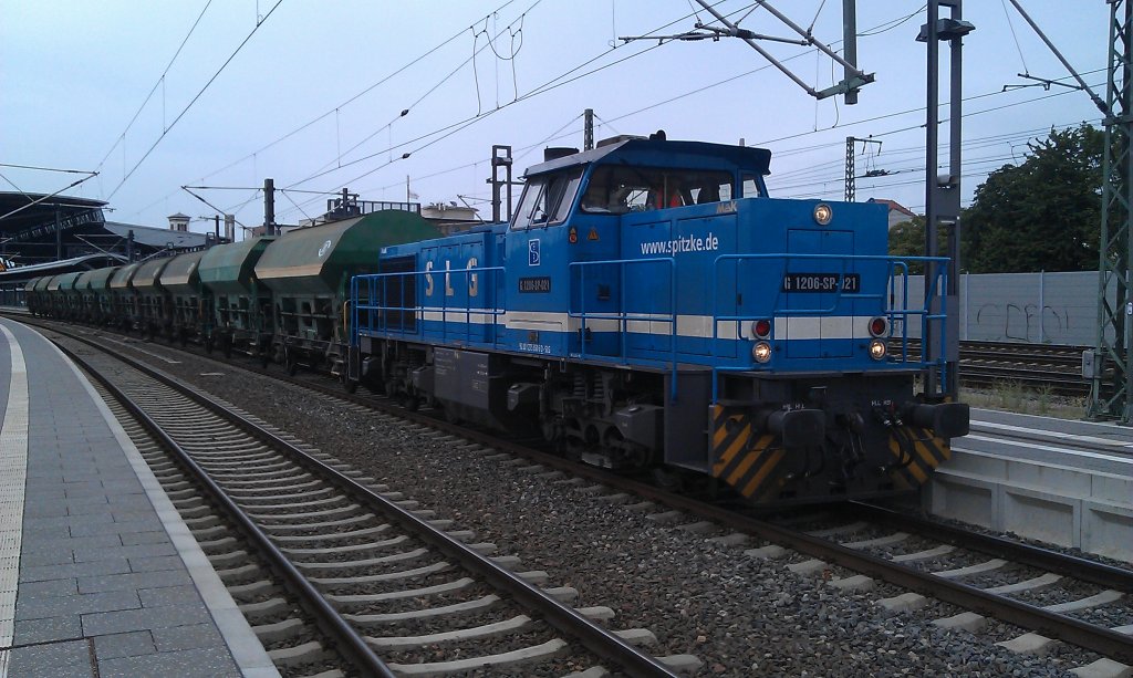 SLG / Spitzke G 1206 steht am 07.06.2012 in Erfurt Hbf mit ein paar ITL Schttgutwagen. 