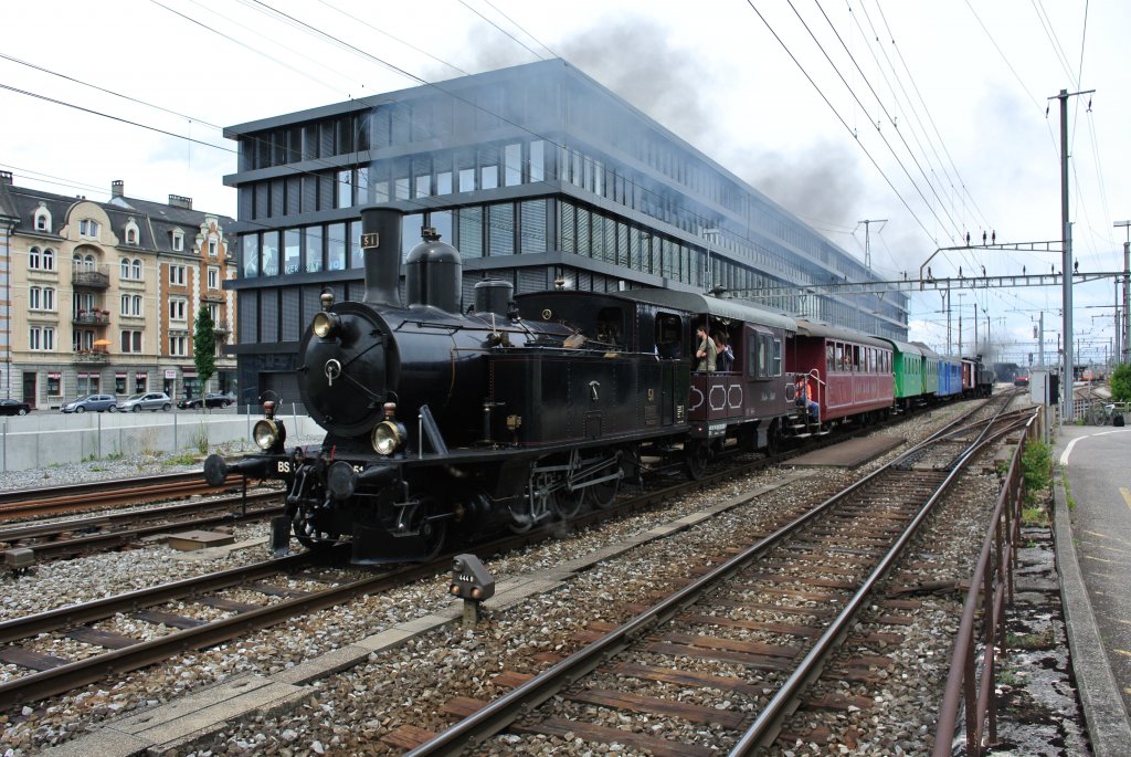 slowUp Solothurn-Buechibrg 2012: DBB fhrte auf der stillgelegten SBB Linie Solothurn-Bren an der Aare Dampffahrten durch. An der Spitze des Zuges war die Dampflok Ed 3/4 Nr. 51 der ehemaligen Bern–Schwarzenburg-Bahn. Solothurn, 10.06.2012.
