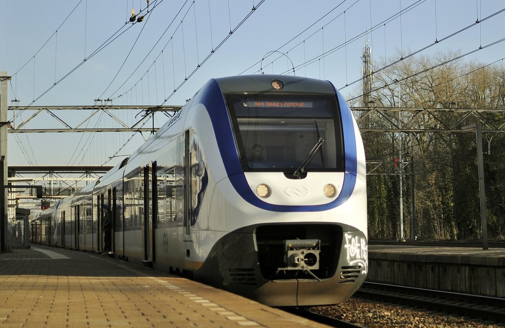 SLT 2617 mit RB nach Den Haag Centraal am 17.02 2011 in Dordrecht.