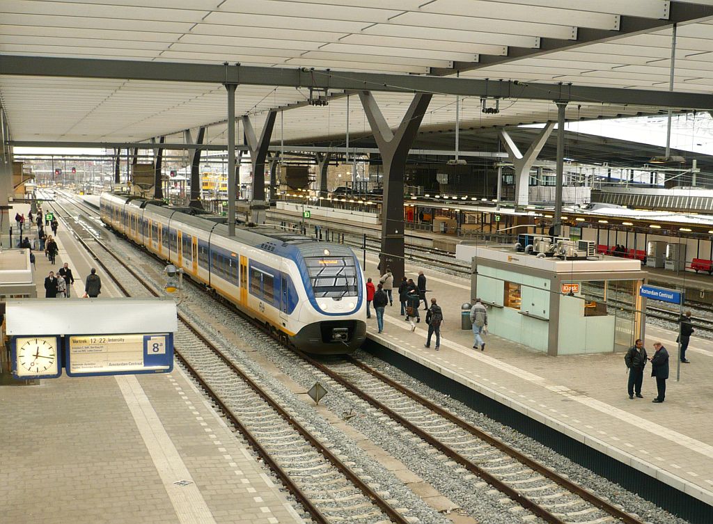 SLT-6 2622 als Nahverkehrszug nach Den Haag CS. Gleis 7 Rotterdam Centraal Station 14-12-2011.