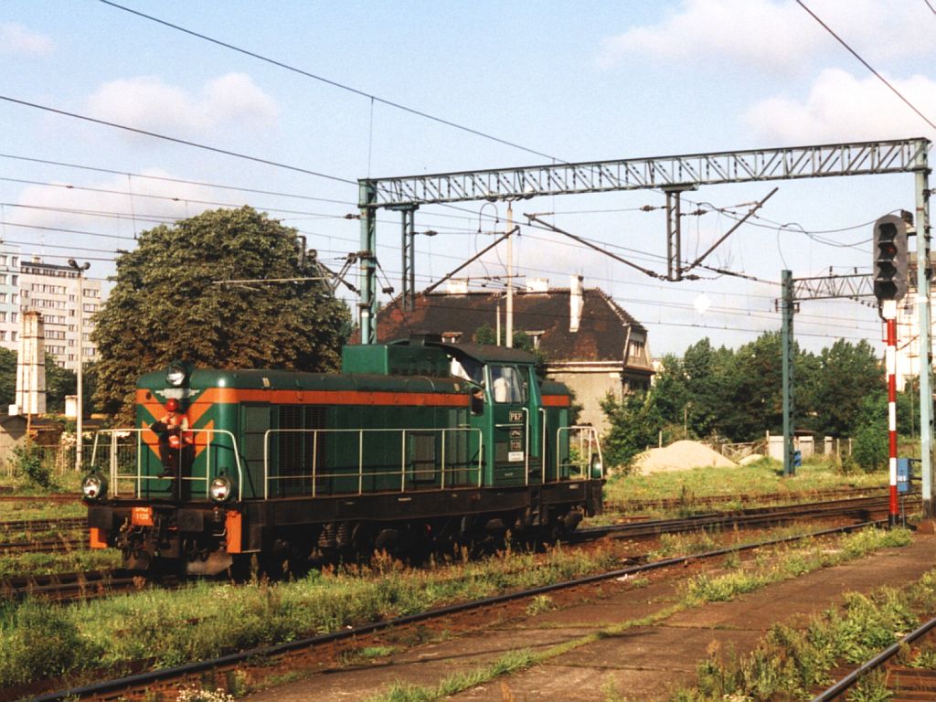 SM42-1120 auf Bahnhof  Wrocław Glwny am 11-8-2001. Bild und scan: Date Jan de Vries.