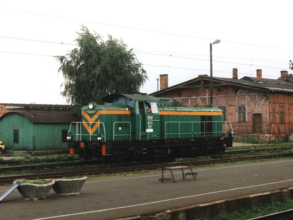 SM42-707 auf Bahnhof Poznań Glwny am 5-8-2001. Bild und scan: Date Jan de Vries.